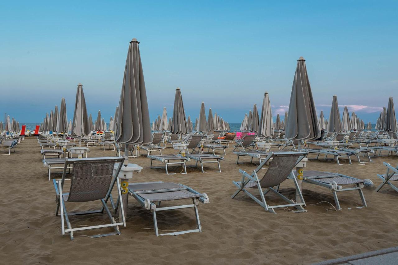 Hotel Delaville Frontemare Лидо-ди-Езоло Экстерьер фото