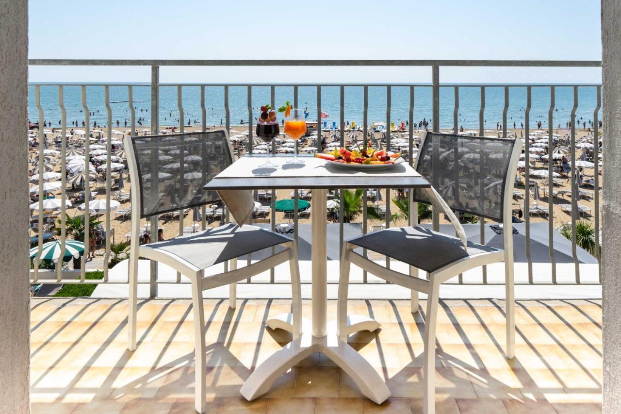 Hotel Delaville Frontemare Лидо-ди-Езоло Экстерьер фото